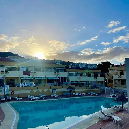Playa Del Duque Poolside Appartement