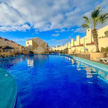 Playa Del Duque Poolside Appartement